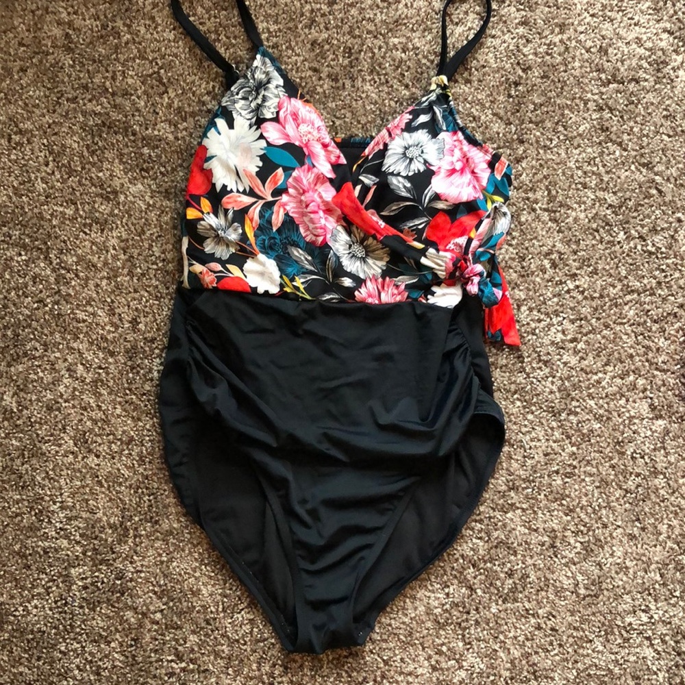 One piece swim suit